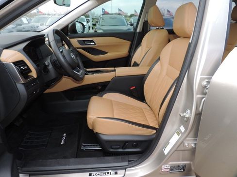 Used 2022 Nissan Rogue Platinum w/ Head-Up Display Package image 22