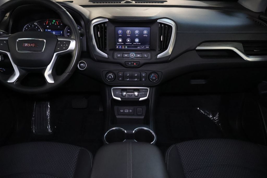 Used 2024 GMC Terrain SLE AWD/4WD image 17