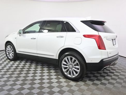 Used 2017 Cadillac XT5 Platinum w/ Driver Assist Package AWD/4WD image 3