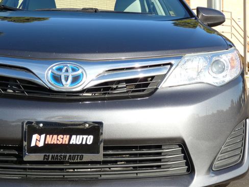 Used 2013 Toyota Camry LE image 16