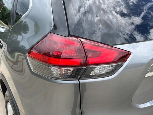 Used 2018 Nissan Rogue S AWD/4WD image 17