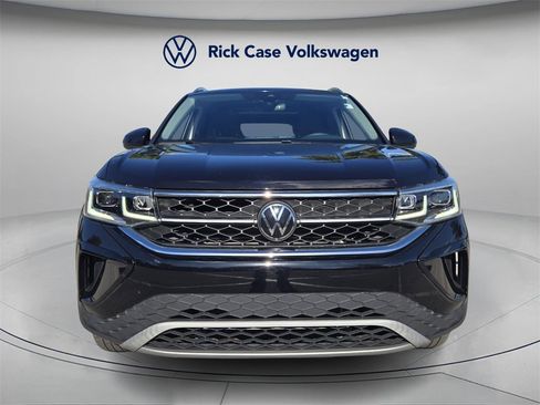 Certified 2024 Volkswagen Taos SEL image 5