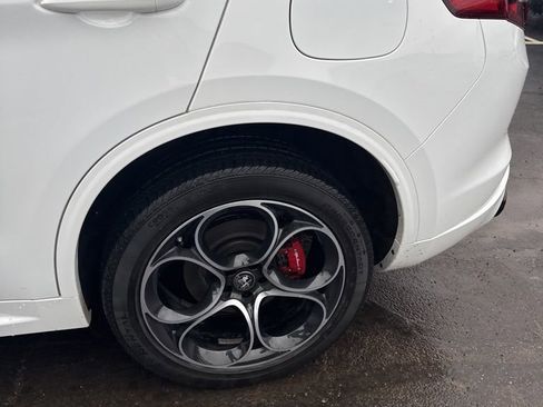 Used 2023 Alfa Romeo Stelvio Veloce image 11