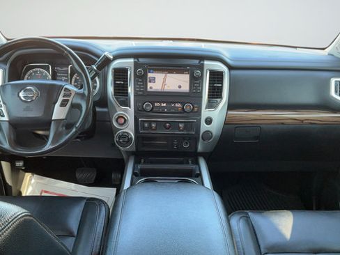 Used 2018 Nissan Titan SL AWD/4WD image 9