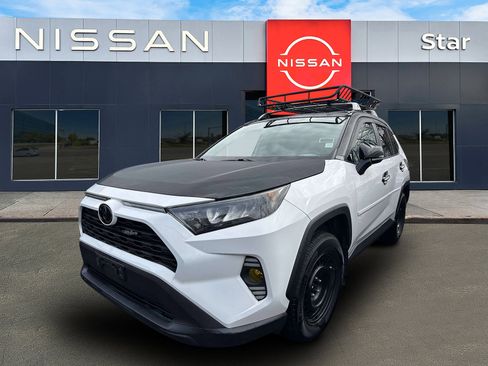 Used 2019 Toyota RAV4 LE image 3
