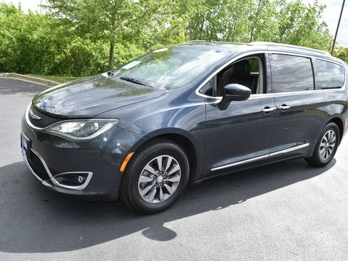 Used 2019 Chrysler Pacifica Touring-L Plus FWD image 9