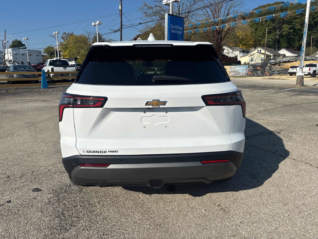 Used 2026 Chevrolet Equinox LT AWD/4WD image 4