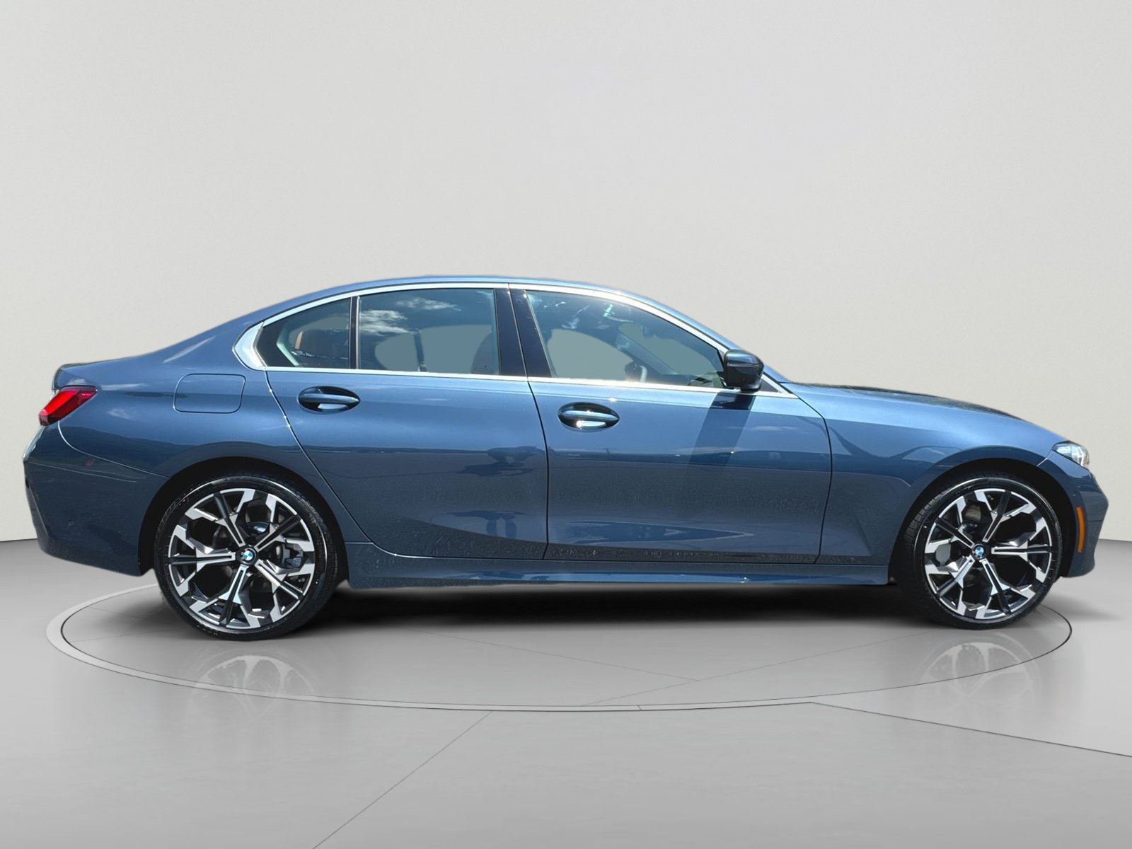 New 2026 BMW 330i xDrive Sedan w/ Premium Package AWD/4WD image 33