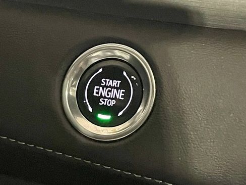 Used 2023 Cadillac Escalade Premium Luxury AWD/4WD image 26