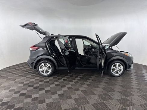 Used 2022 Nissan Kicks S image 13