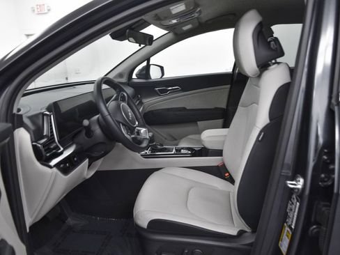 Used 2024 Kia Sportage EX image 11