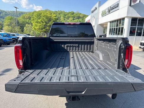 Used 2023 GMC Sierra 2500 AT4 w/ AT4 Premium Plus Package AWD/4WD image 6