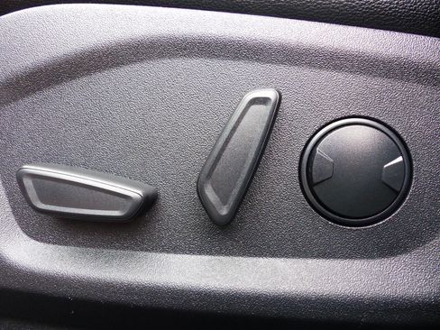 Used 2023 Ford Edge Titanium w/ Equipment Group 301A image 22