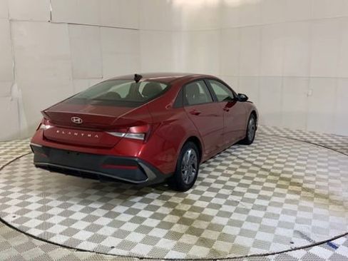 Used 2024 Hyundai Elantra SEL FWD image 2