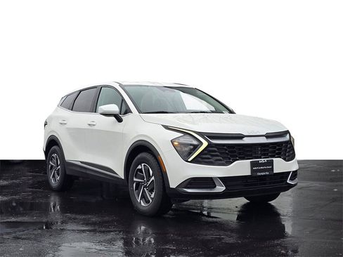 Used 2023 Kia Sportage LX image 1