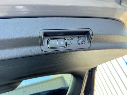 Used 2023 Ford Explorer Limited w/ Equipment Group 301A AWD/4WD image 23