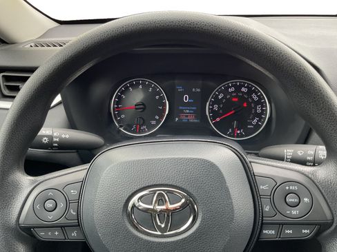 Used 2021 Toyota RAV4 LE FWD image 12