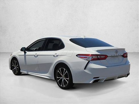 Used 2020 Toyota Camry SE w/ Carpet Mat Package FWD image 8