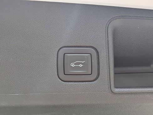 Used 2023 GMC Terrain SLT FWD image 13