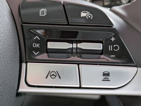 Used 2025 Hyundai Elantra Limited image 26