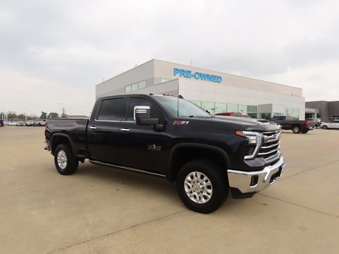 Used 2024 Chevrolet Silverado 2500 LTZ w/ LTZ Texas Edition image 7