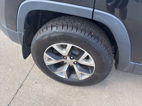 Used 2014 Jeep Cherokee Sport w/ Cold Weather Group AWD/4WD image 10