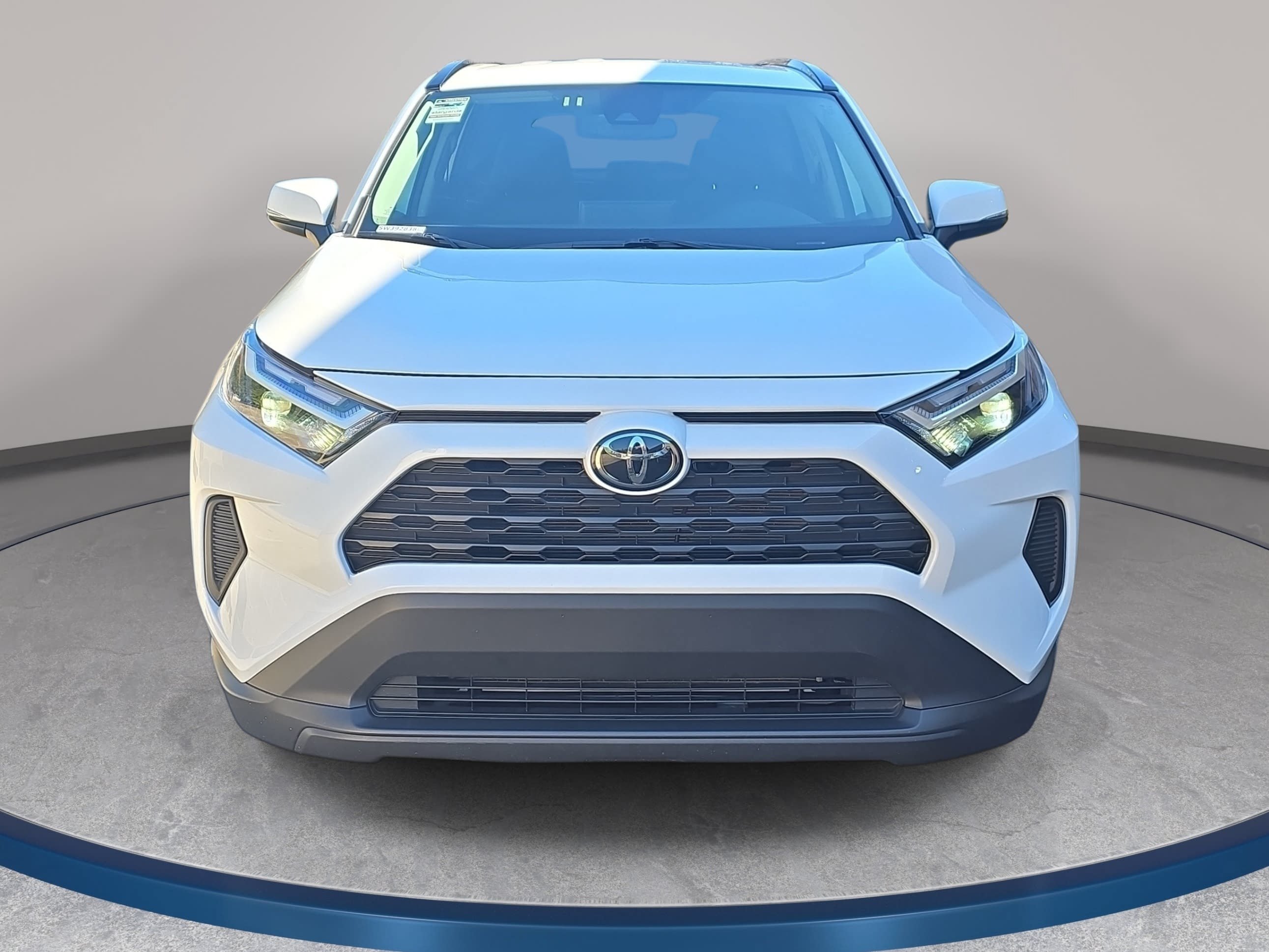 Used 2025 Toyota RAV4 XLE FWD image 2