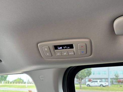 Used 2026 Kia Carnival FWD image 24