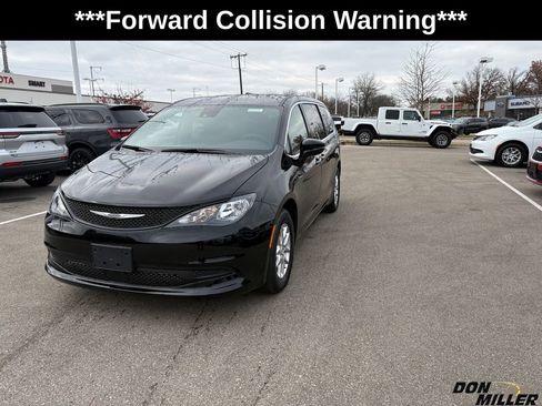 New 2026 Chrysler Voyager LX image 3