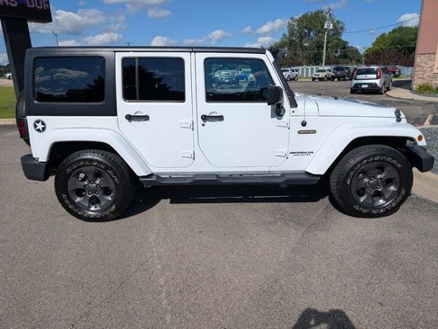 Used 2017 Jeep Wrangler Unlimited Sport image 10