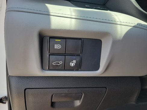 Used 2021 Toyota Highlander Limited FWD image 20