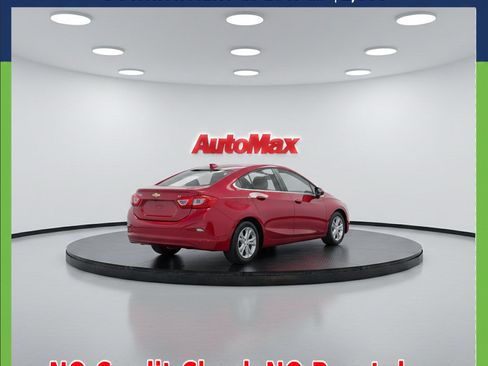 Used 2019 Chevrolet Cruze LT w/ Convenience Package FWD image 3