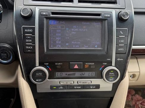 Used 2012 Toyota Camry XLE w/ Leather Pkg FWD image 11