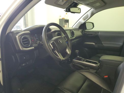 Used 2023 Toyota Tacoma SR5 RWD image 18