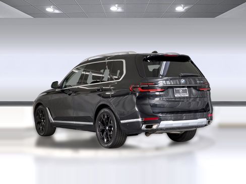 Used 2024 BMW X7 xDrive40i w/ Parking Assistance Package AWD/4WD image 3