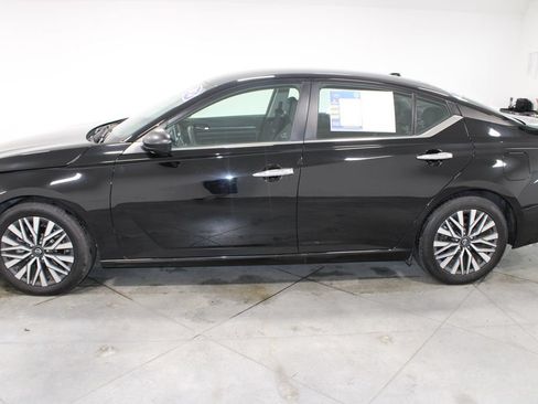 Used 2024 Nissan Altima 2.5 SV FWD image 6