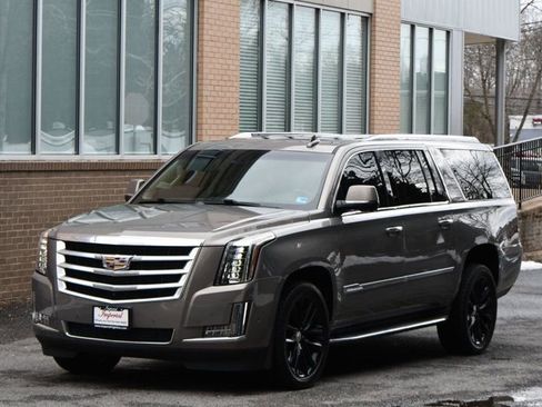 Used 2017 Cadillac Escalade ESV Luxury image 3