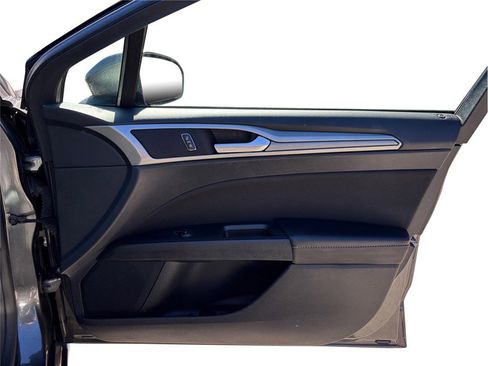 Used 2020 Ford Fusion SE image 40