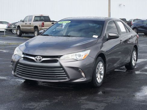 Used 2017 Toyota Camry LE FWD image 2