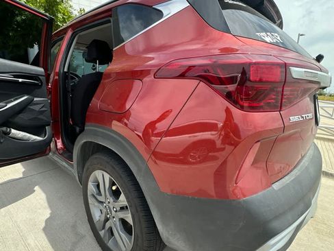 Used 2023 Kia Seltos S FWD image 3