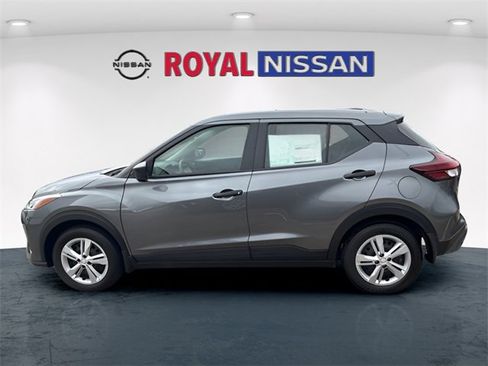 Used 2025 Nissan Kicks Play S image 4