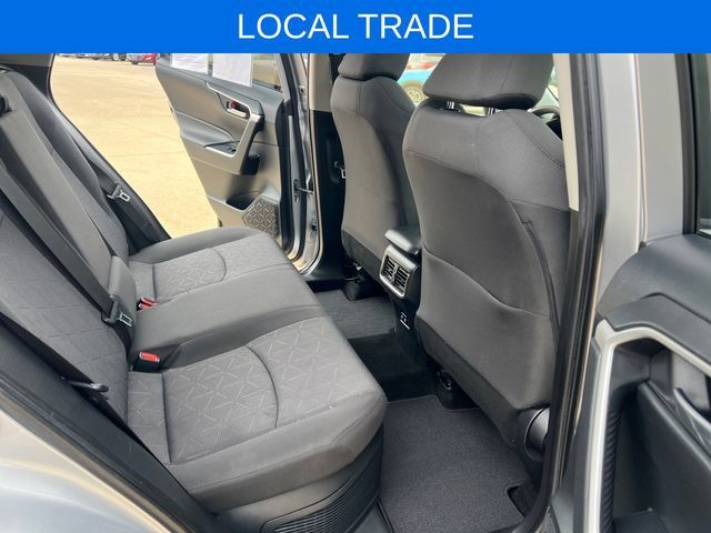 Used 2019 Toyota RAV4 XLE w/ Carpet Mat Package AWD/4WD image 15