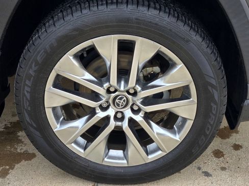 Used 2021 Toyota RAV4 XLE Premium FWD image 7