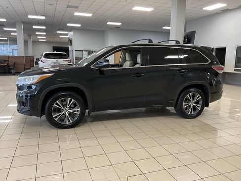 Used 2016 Toyota Highlander XLE image 3