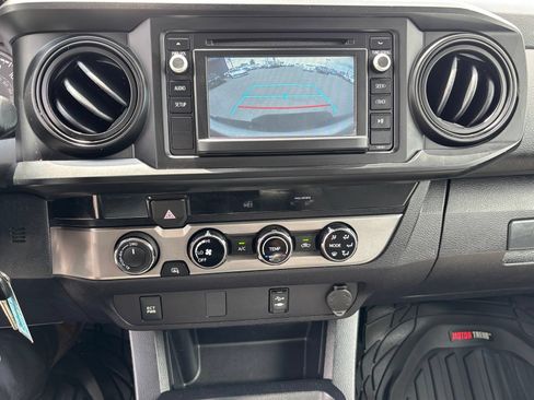 Used 2018 Toyota Tacoma SR AWD/4WD image 18