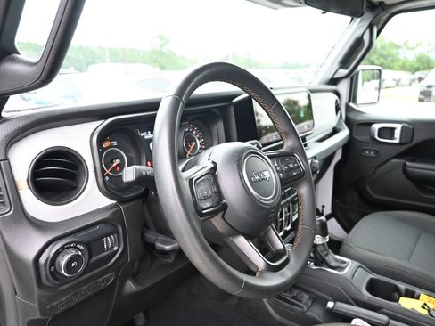 Used 2024 Jeep Wrangler Unlimited Sport AWD/4WD image 8