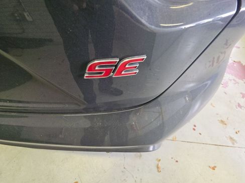 Used 2023 Toyota Corolla SE w/ SE Premium Package image 5