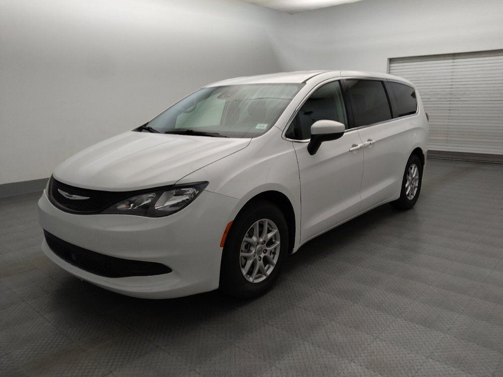 Used 2023 Chrysler Voyager LX FWD image 13