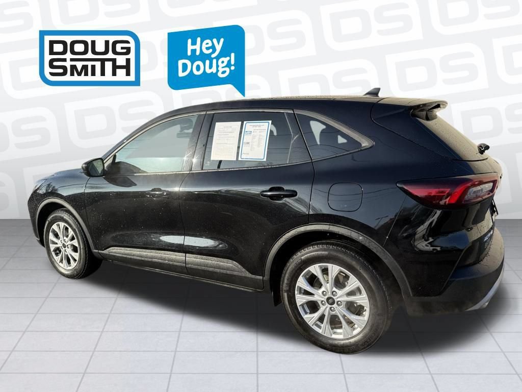 Used 2025 Ford Escape Active FWD image 2