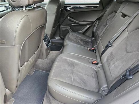 Used 2018 Porsche Macan Sport Edition image 18